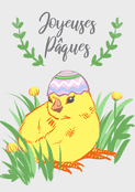 Poussin joyeux avec un &oelig;uf d&eacute;cor&eacute; pour P&acirc;ques